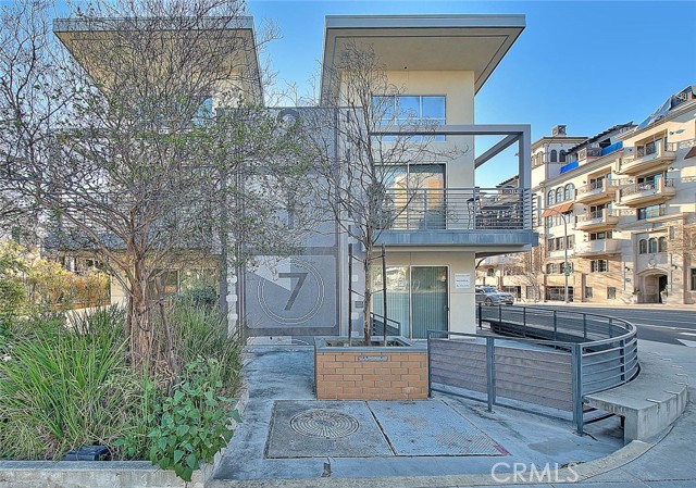 217 S Marengo 110 — photo
