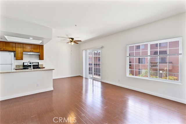 147 W Acacia 122 — photo