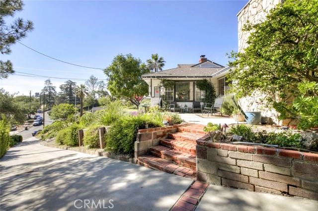 10557 Mahoney — photo