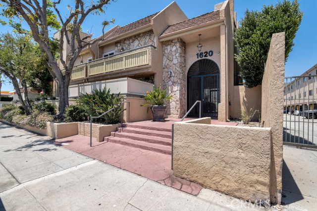1620 N San Fernando 52 — photo