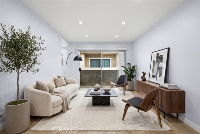 6245 Woodman Ave 209 — photo