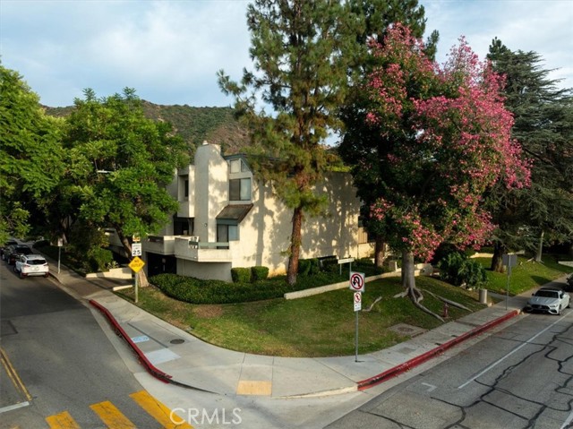 1734 N Verdugo 10 — photo