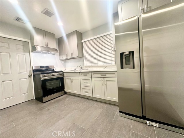 15746 1/2 Magnolia Blvd Jadu — photo