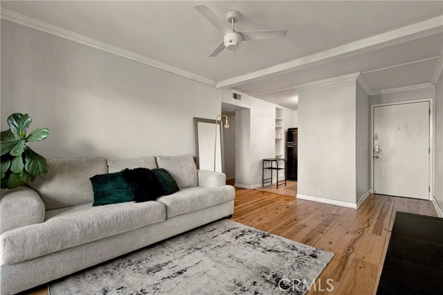 460 Golden Ave 320 — photo