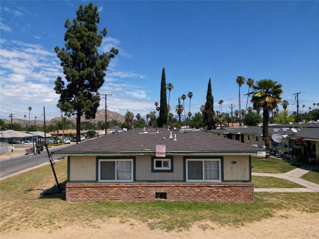 1195 W Spring Street, Riverside, CA 92507 — photo 2