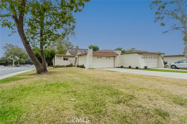 410 Champlain Dr — photo