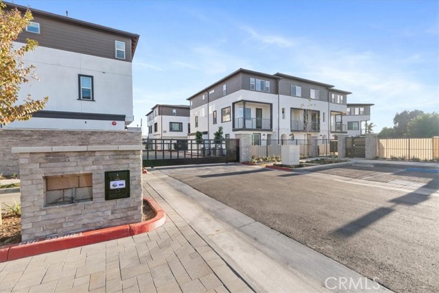 9534 Hannah Way — photo