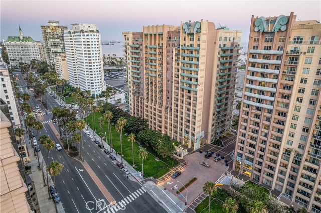 488 E Ocean 809 — photo