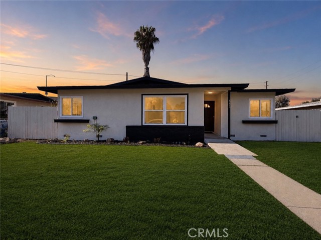 682 E La Verne Ave — photo