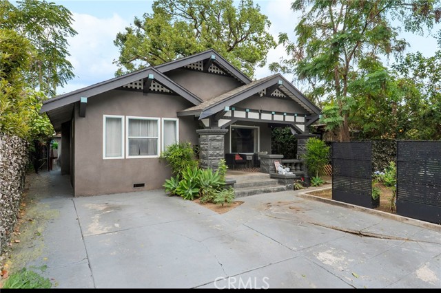 3858 S Hobart Blvd — photo