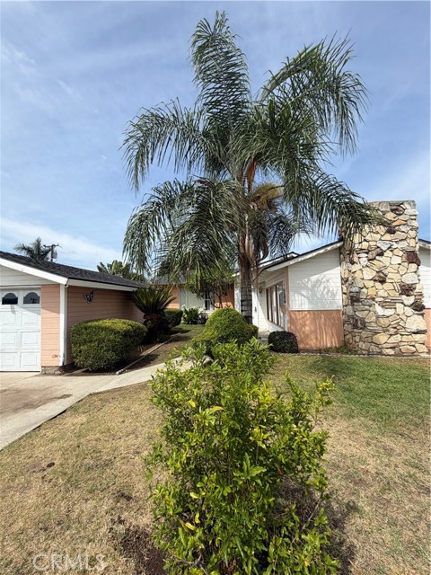 1381 N Glenfinnan — photo