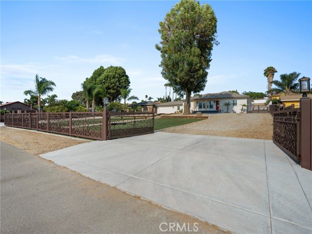 5736 Country Lane — photo