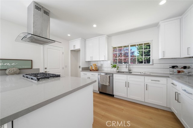 285 E Mckinley Ave — photo