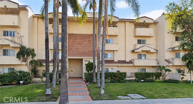 15114 Sherman Way 114 — photo