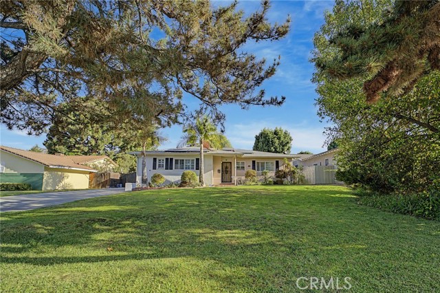 621 E Cypress Ave — photo