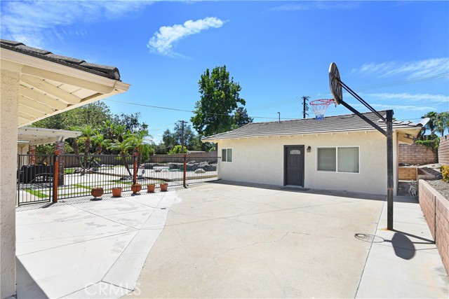 1913 N Vallejo Way B — photo