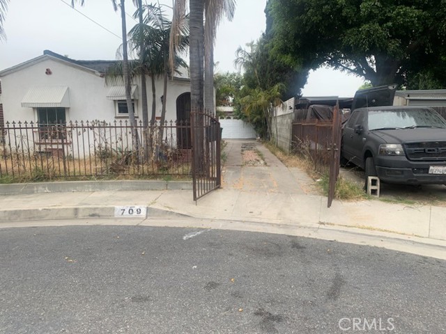 709 W Buckthorn — photo