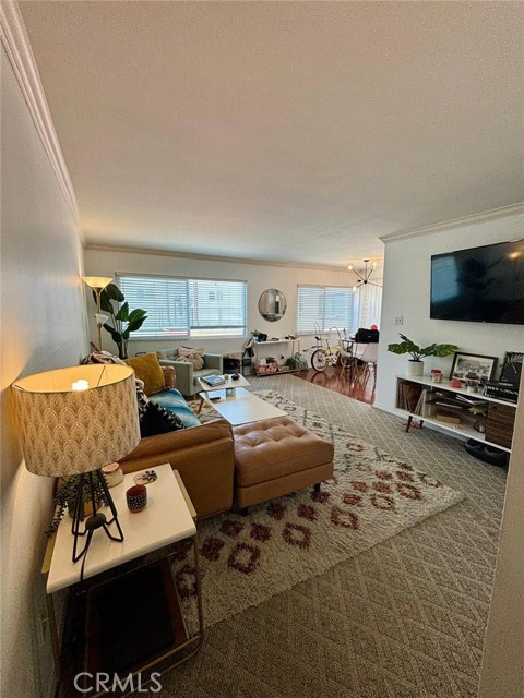 615 E Broadway 203 — photo