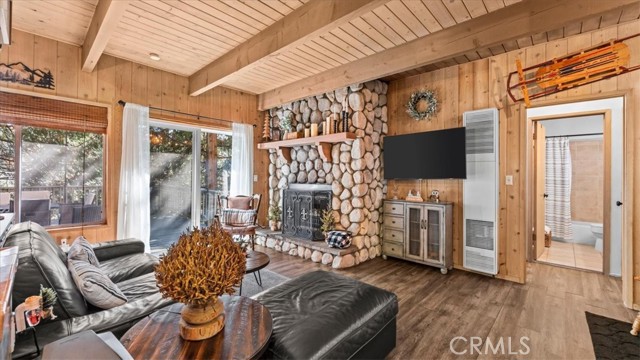 613 E Victoria Ct — photo