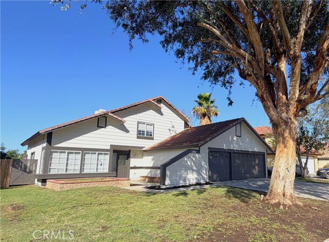 13867 Calada Dr — photo
