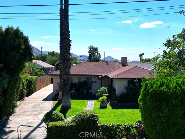 838 E G — photo