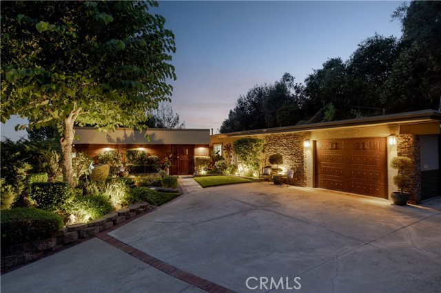 1107 Sandhurst Ln — photo