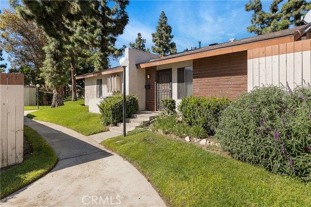 1404 Fredericks Lane — photo