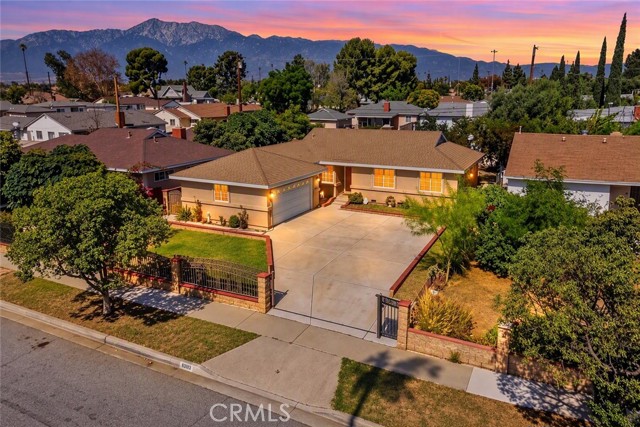 16582 Barbee — photo