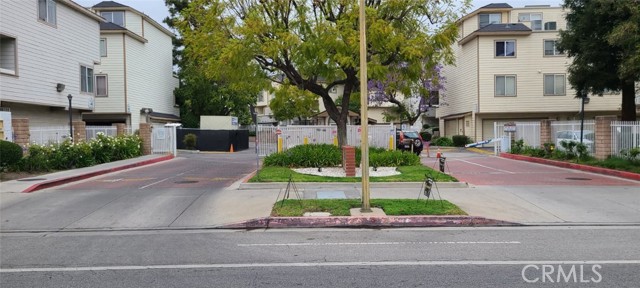 11150 Glenoaks Blvd 223 — photo