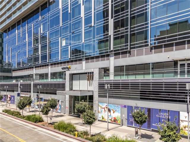 877 Francisco St 819 — photo
