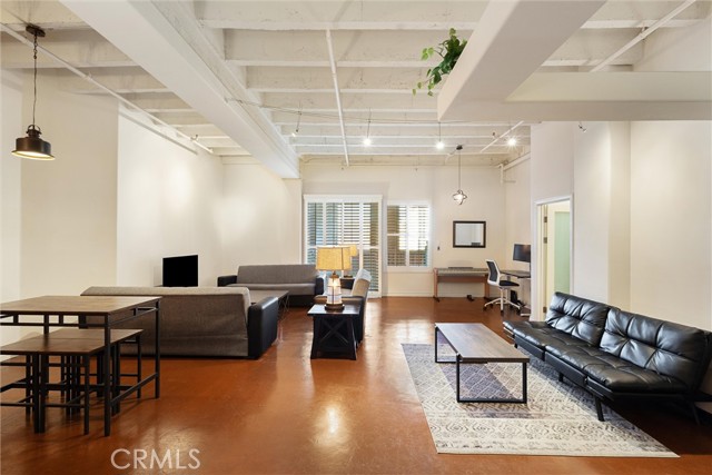 312 W 5th 707 — photo