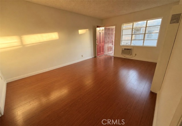 13350 Victory Blvd — photo