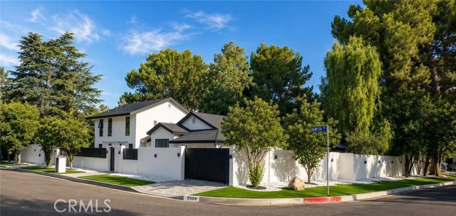 5509 Oakdale — photo
