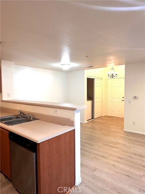 31221 Taylor — photo