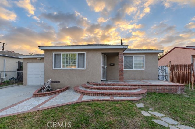 2211 N Grape Ave — photo