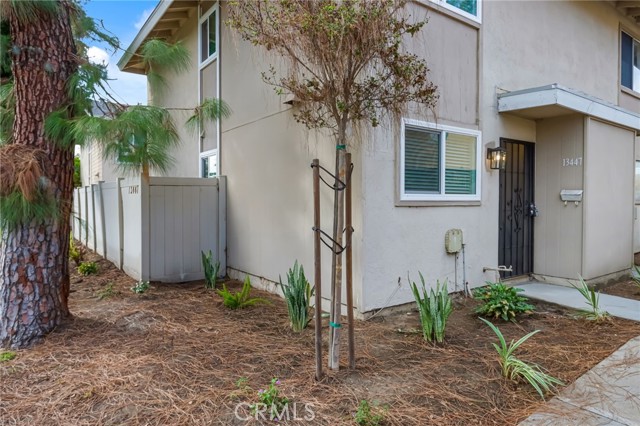 13447 Village Dr — photo
