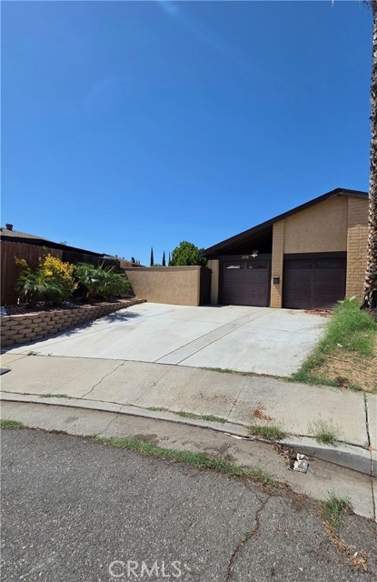 1216 Hampton Cir — photo