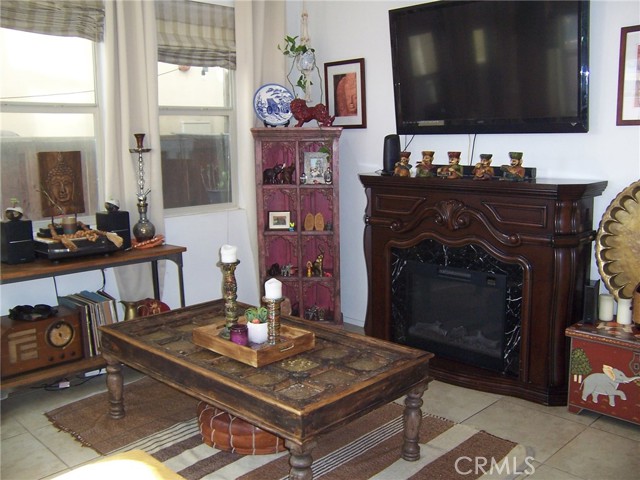 4272 5th St — photo