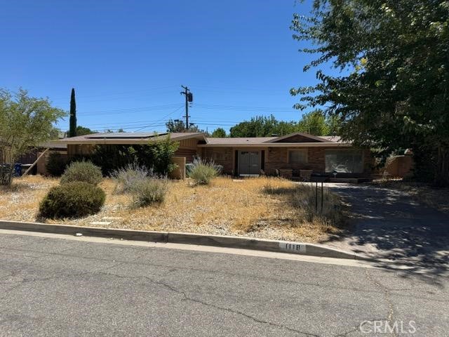 1118 E Avenue J3 — photo