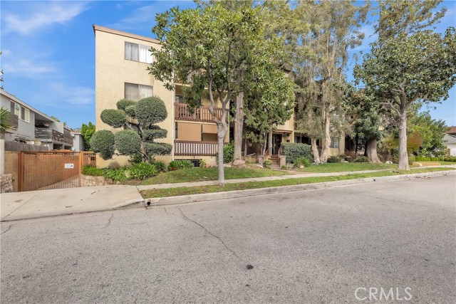 445 Ivy 204 — photo