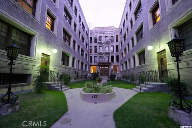 2121 James M Wood 412 — photo