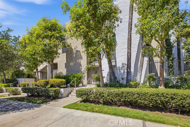 5305 White Oak Ave D — photo