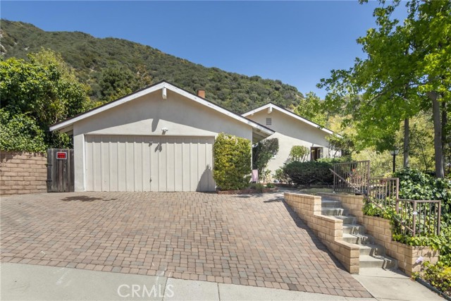 2115 Normanton Dr — photo