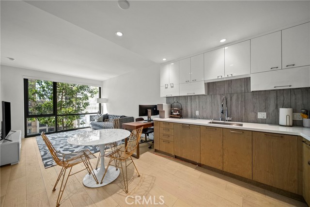 400 S Broadway 828 — photo