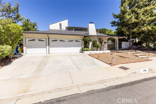 11801 Thunderbird Avenue — photo