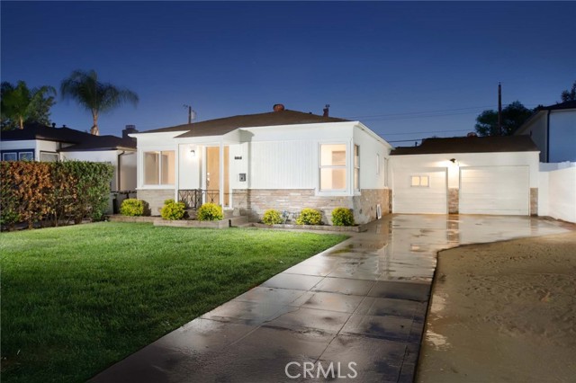 2104 N Pass — photo