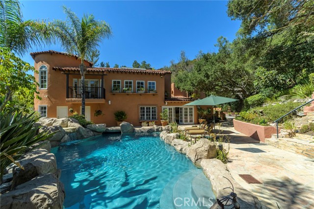 2401 Cascadia Dr — photo