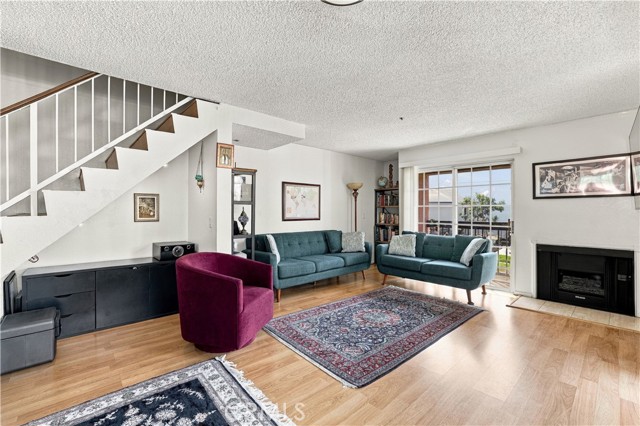 147 W Acacia 160 — photo