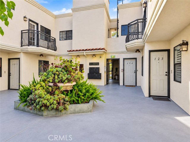 10894 Olinda St 123 — photo