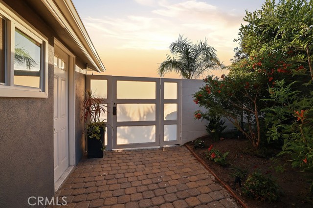 6951 Bellclaire — photo